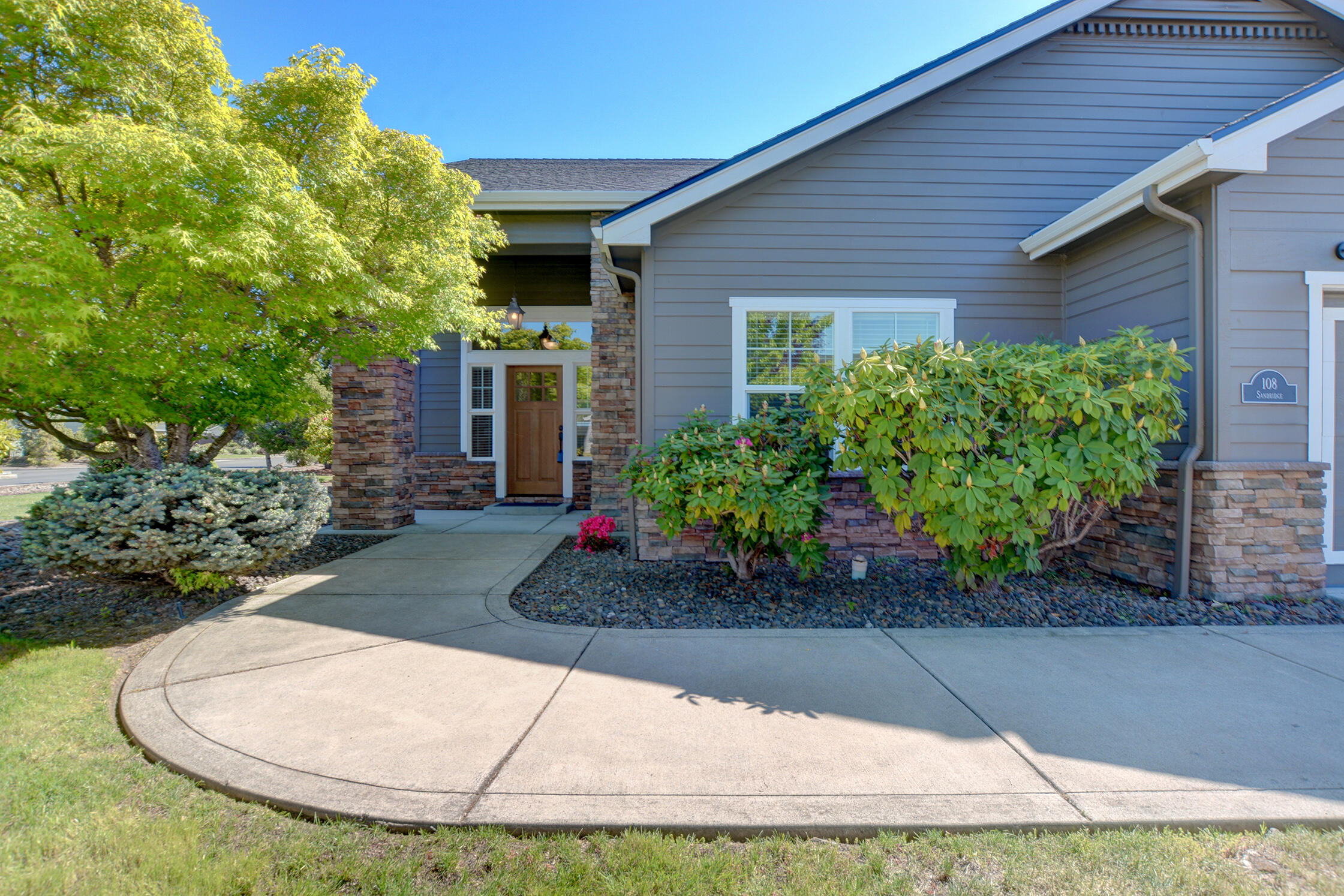 108 Sandridge Way Eagle Point, OR 97524 - Photo 13 of 55 DSC_6206_7_8Interior Custom Settings