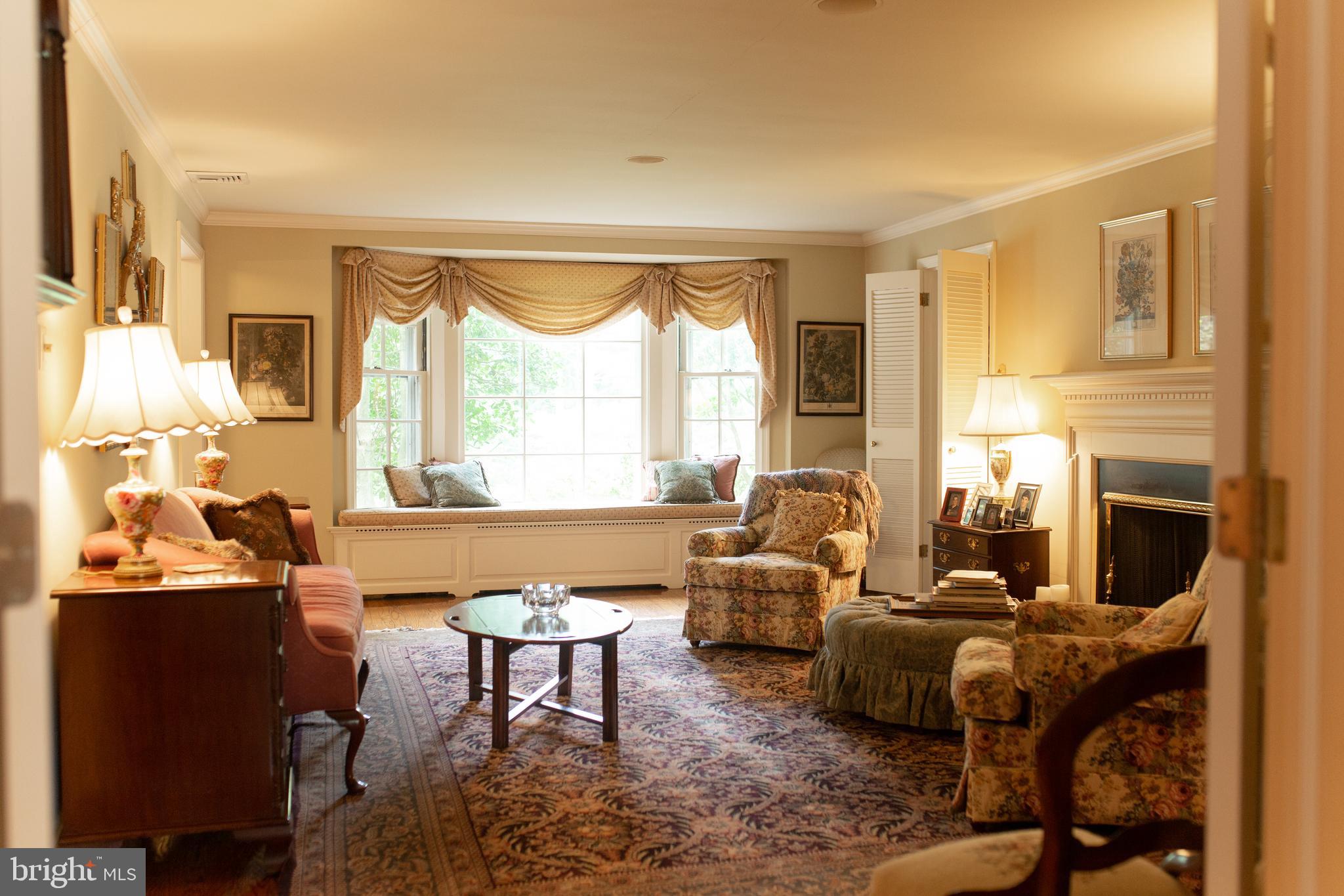 626 Fernfield Circle Wayne, PA 19087 - Photo 23 of 54 Living room with Front bay window