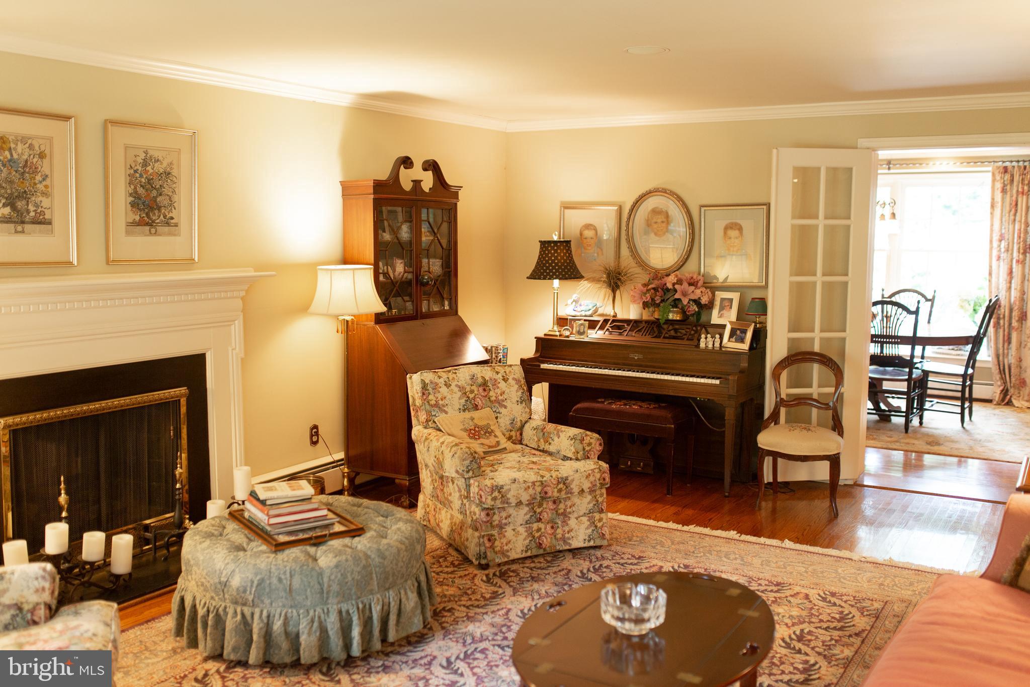 626 Fernfield Circle Wayne, PA 19087 - Photo 25 of 54 LR with entry to rear morning/breakfast room