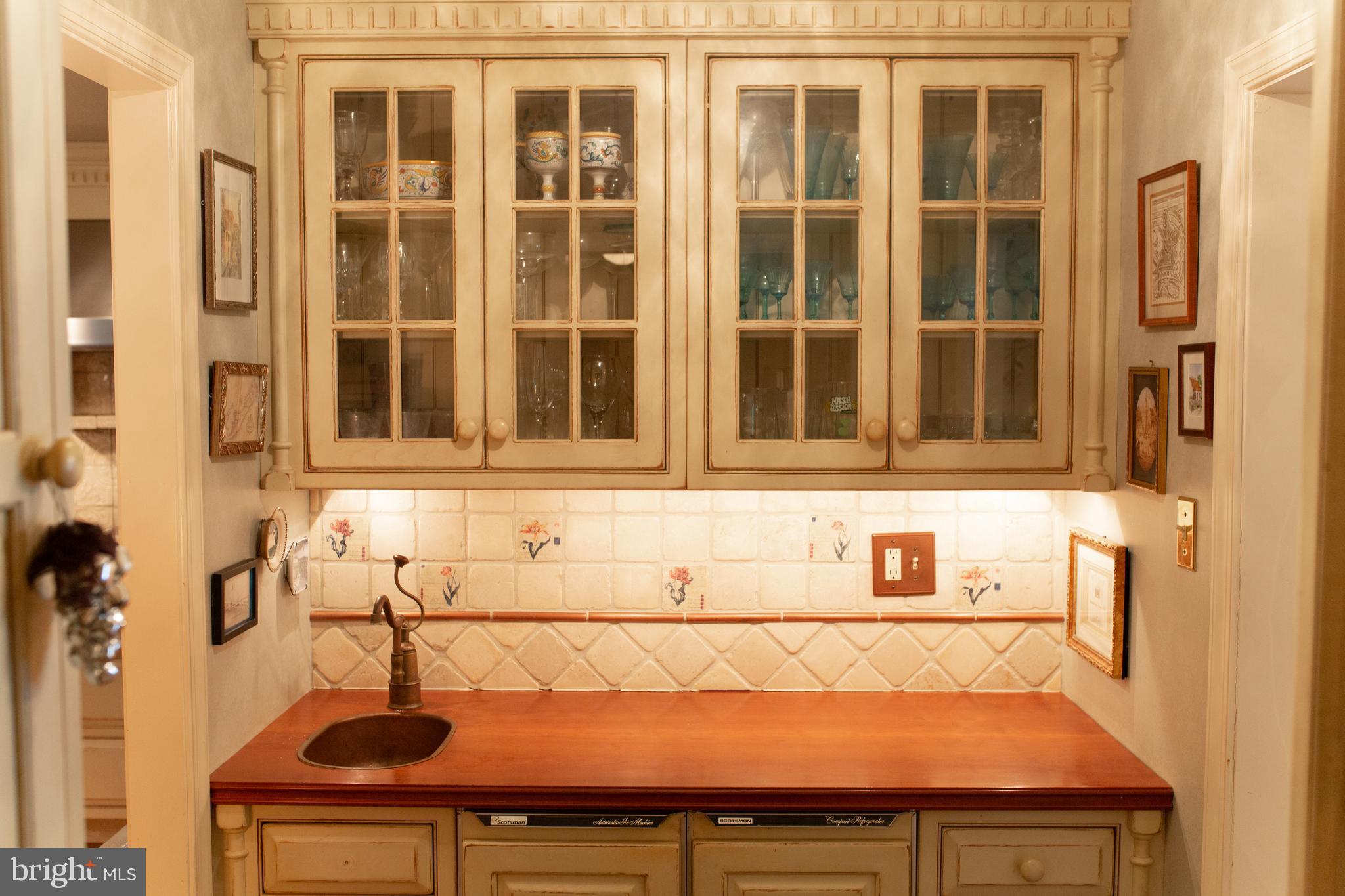 626 Fernfield Circle Wayne, PA 19087 - Photo 28 of 54 Kitchen butlers pantry off dining room