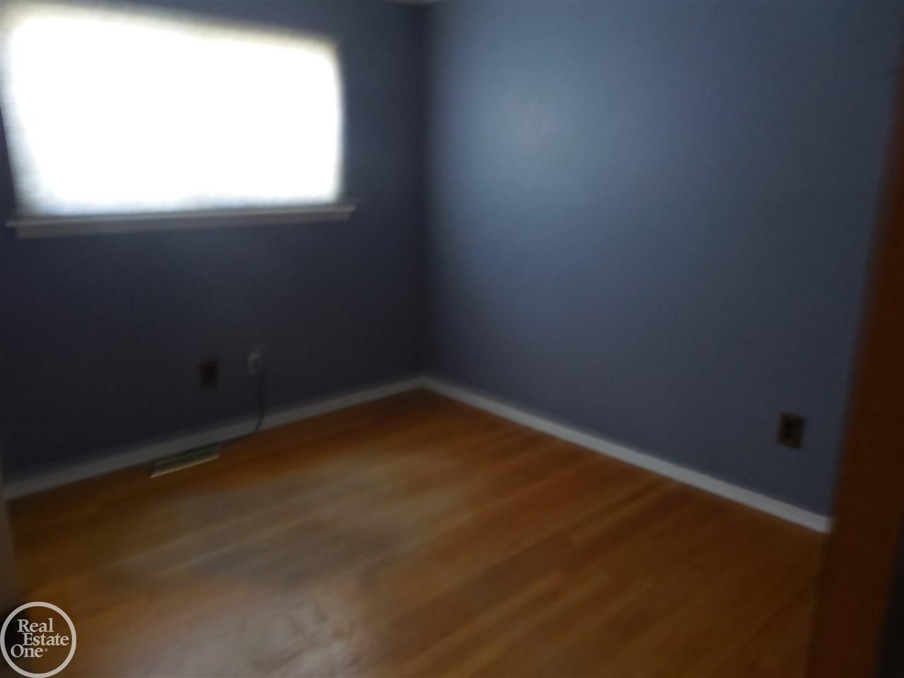 11915 Engleman Road Warren, MI 48089 - Photo 5 of 18