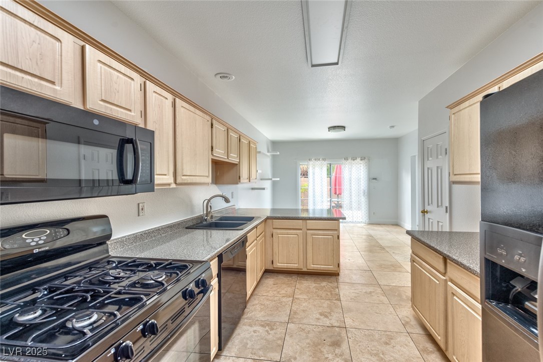 1633 Cave Spring Drive Henderson, NV 89014 - Photo 5 of 22