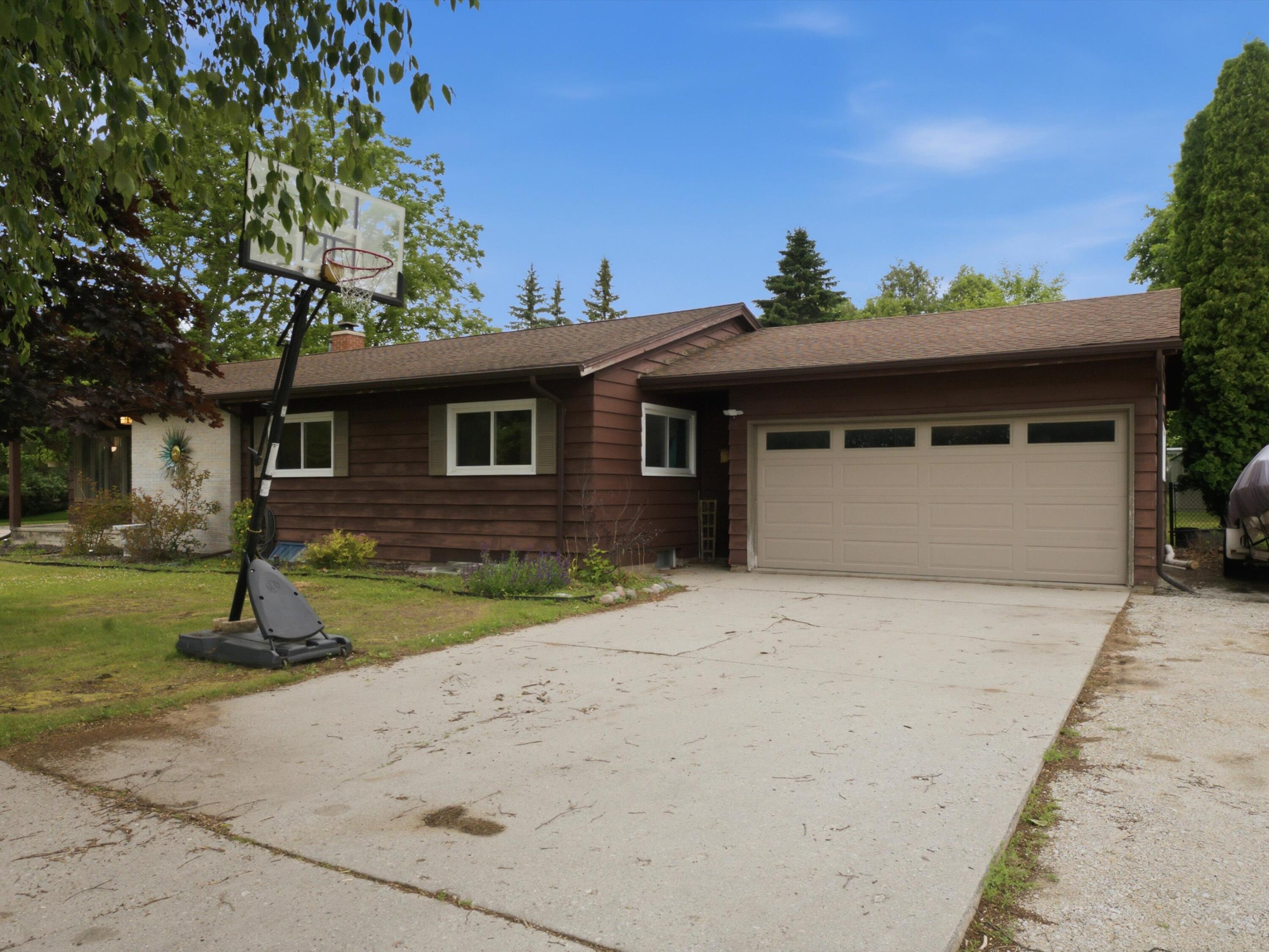2830 35th Street Two Rivers, WI 54241 - Photo 3 of 32 03-DSC01131