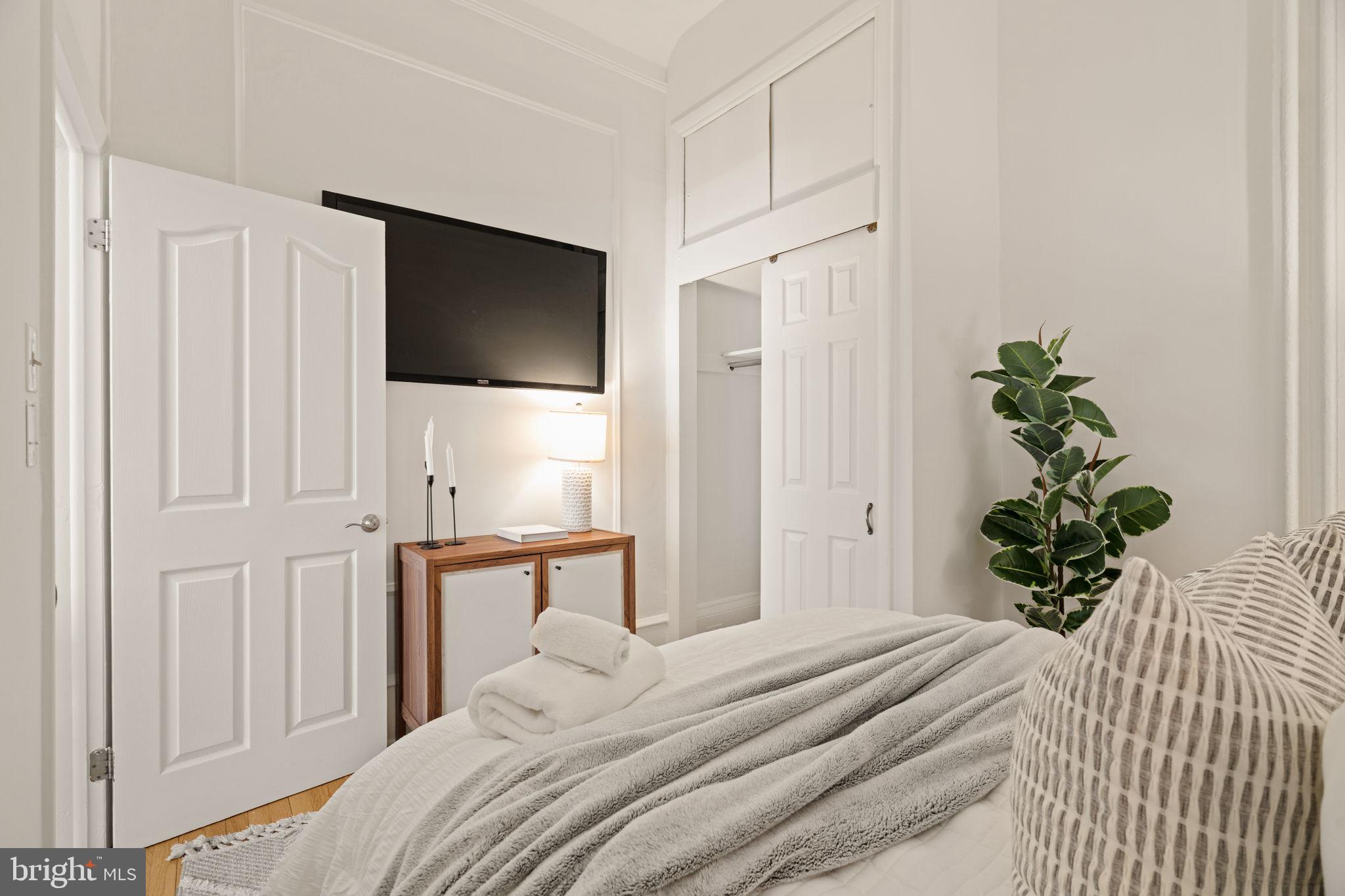 1109 Spruce Street, Unit 1F Philadelphia, PA 19107 - Photo 13 of 17