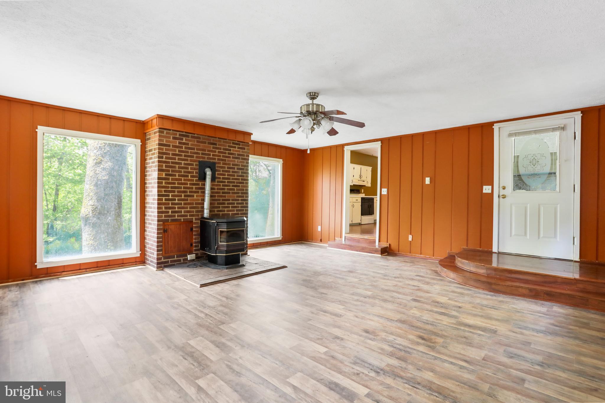 37 Corner Road Edinburg, VA 22824 - Photo 19 of 42 Family Room