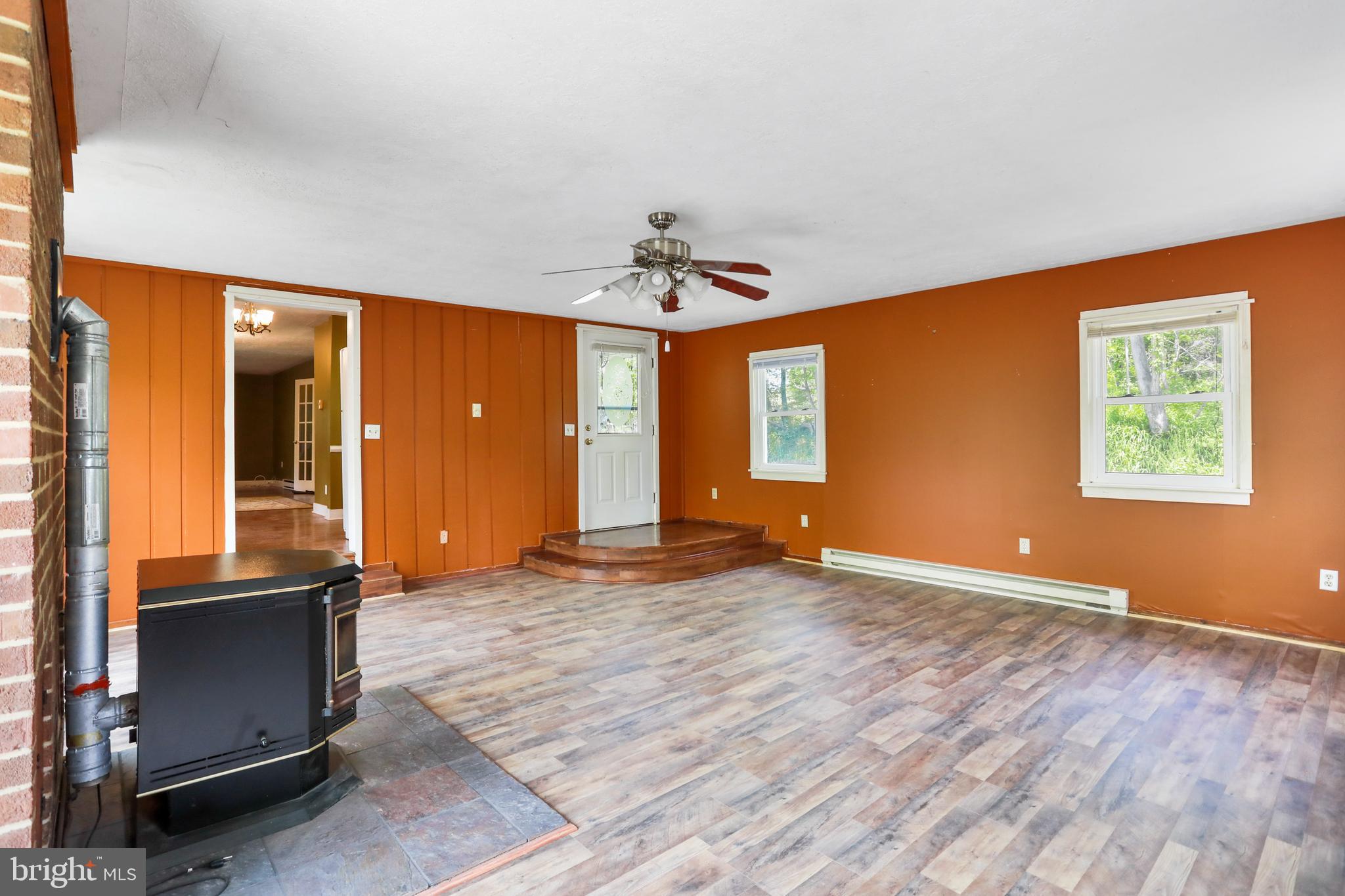 37 Corner Road Edinburg, VA 22824 - Photo 20 of 42 Family Room