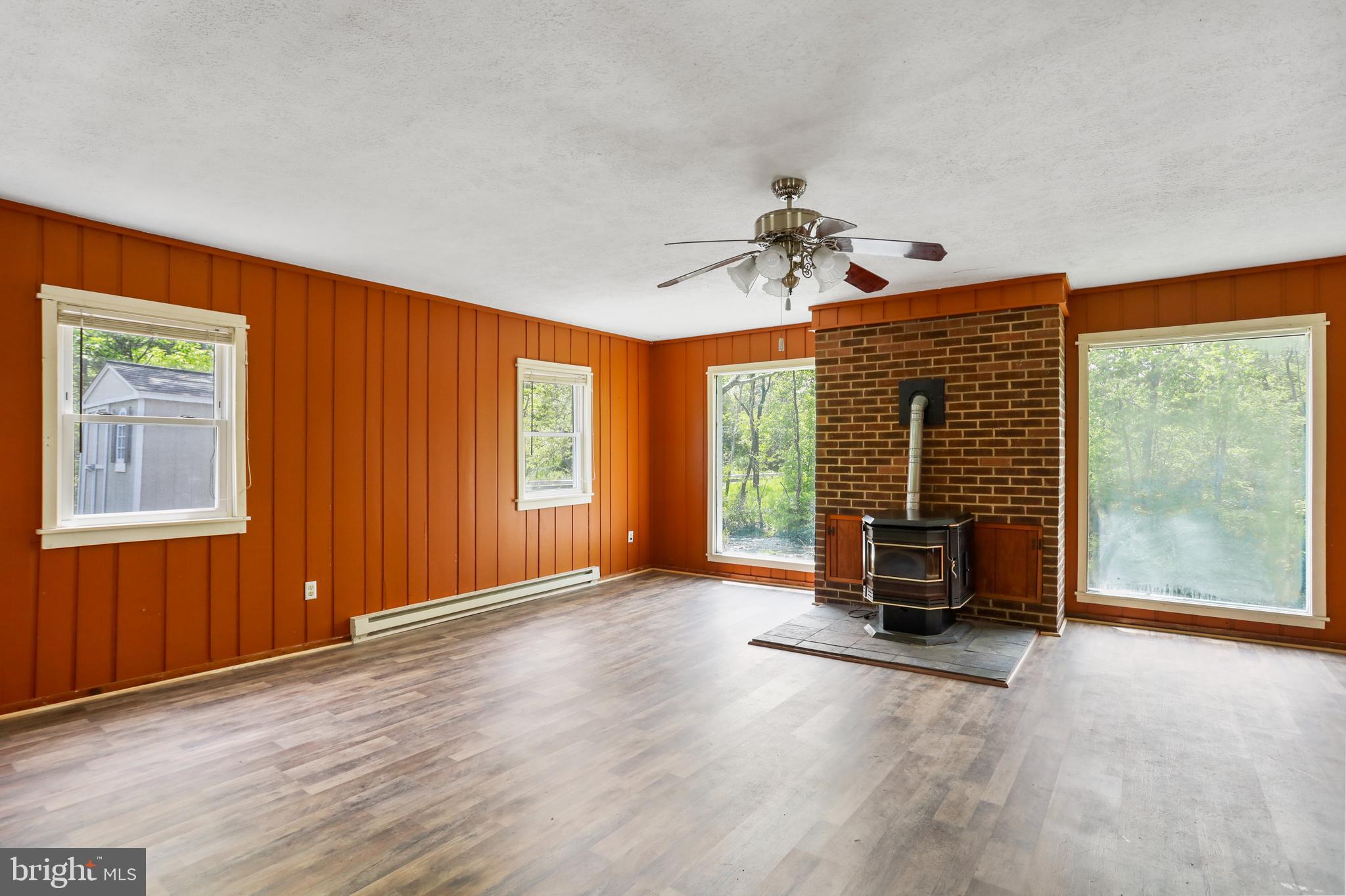 37 Corner Road Edinburg, VA 22824 - Photo 22 of 42 Family Room