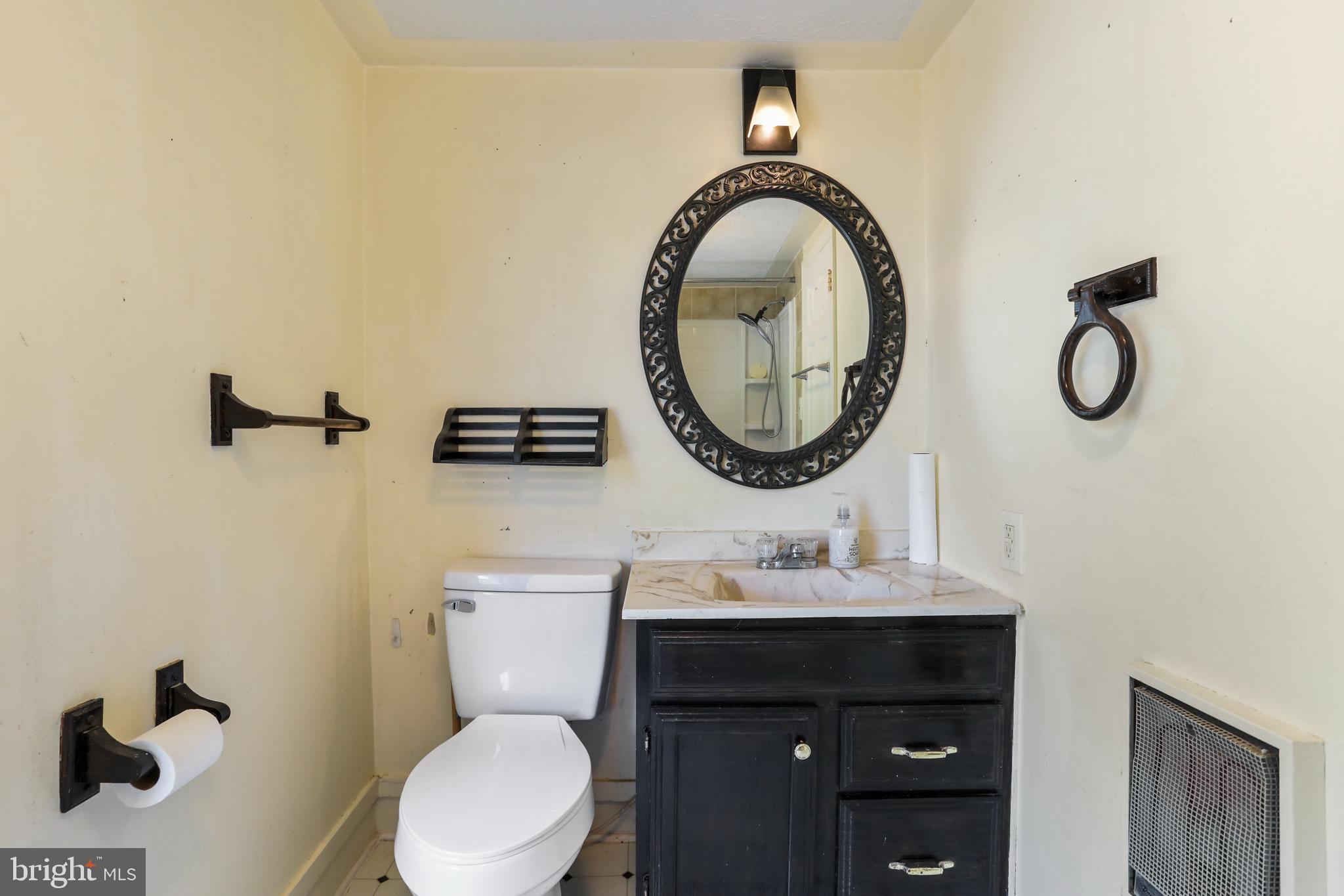 37 Corner Road Edinburg, VA 22824 - Photo 30 of 42 Full bathroom