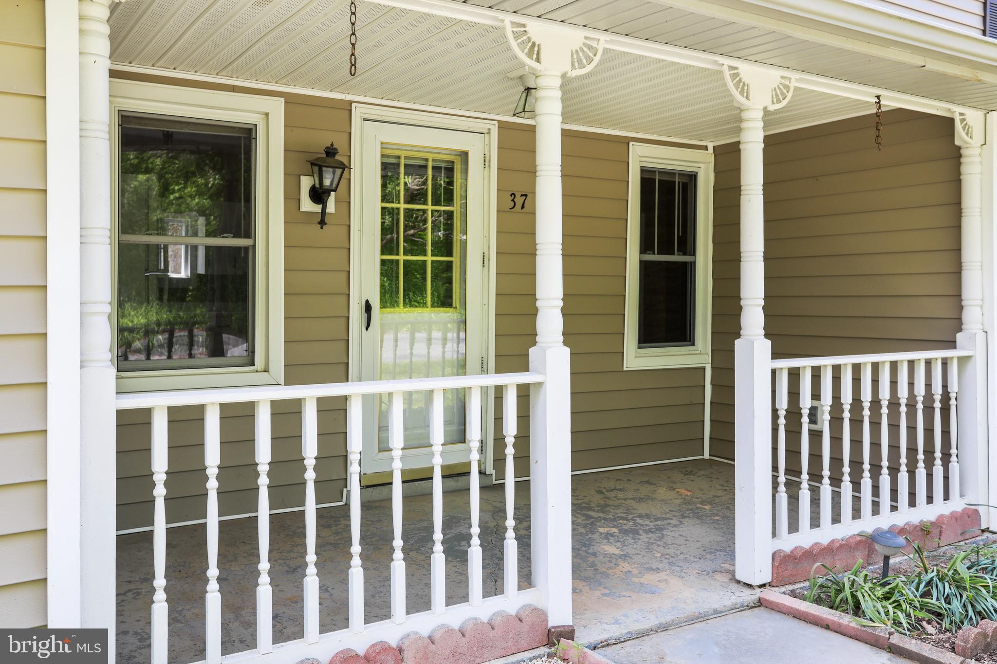 37 Corner Road Edinburg, VA 22824 - Photo 10 of 42 Covered front porch