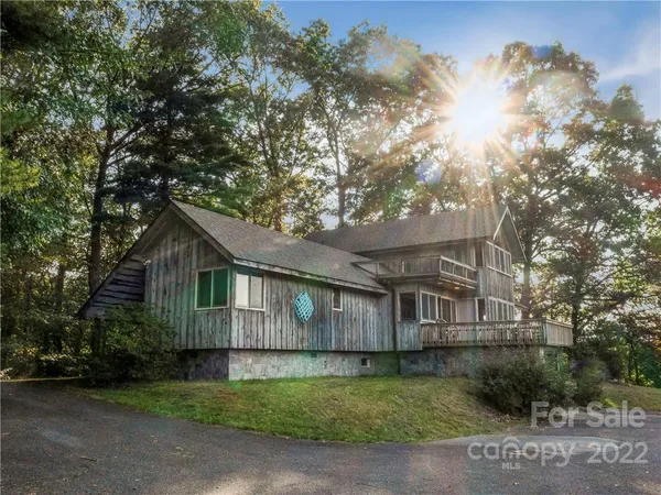$1,000,000 | 8-50 CC Farm Road, Burnsville, NC 28714