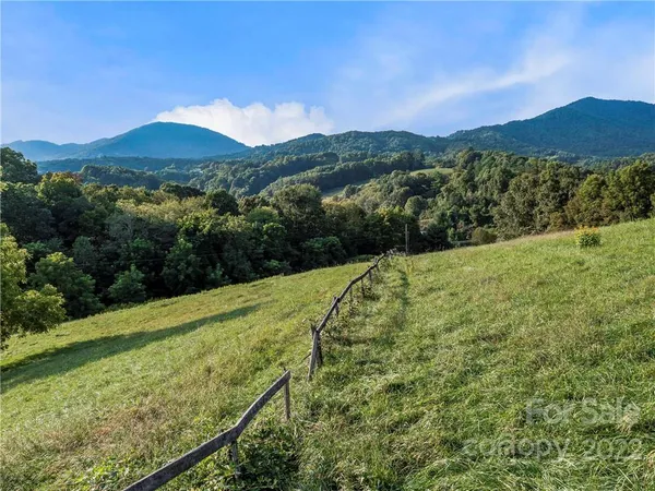 $1,000,000 | 8-50 CC Farm Road, Burnsville, NC 28714