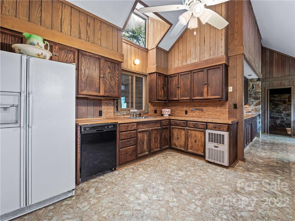 8-50 CC Farm Road Burnsville, NC 28714 - Photo 9 of 48