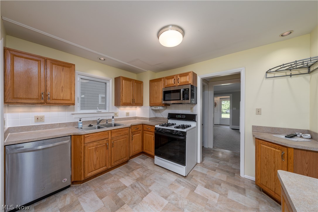 843 Beverly Road Cleveland Heights, OH 44121 - Photo 10 of 35