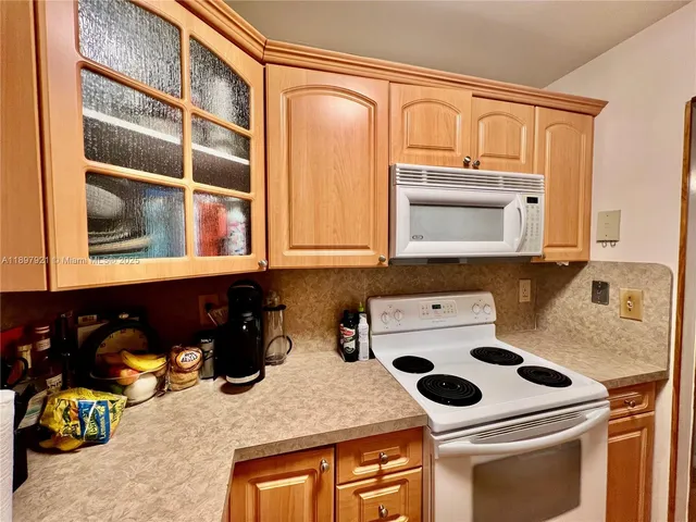 $235,900 | 1021 Mockingbird Lane, Unit 215, Plantation, FL 33324