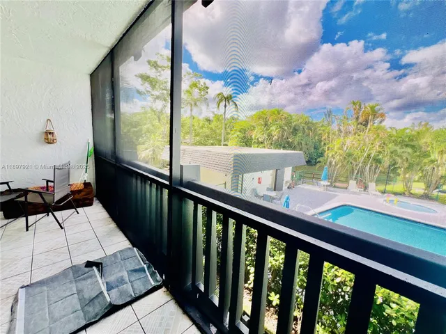 $235,900 | 1021 Mockingbird Lane, Unit 215, Plantation, FL 33324