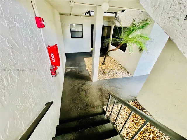 $235,900 | 1021 Mockingbird Lane, Unit 215, Plantation, FL 33324