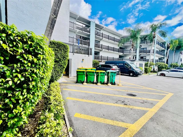 $235,900 | 1021 Mockingbird Lane, Unit 215, Plantation, FL 33324