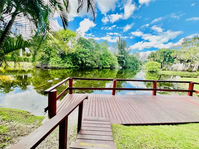 $235,900 | 1021 Mockingbird Lane, Unit 215, Plantation, FL 33324