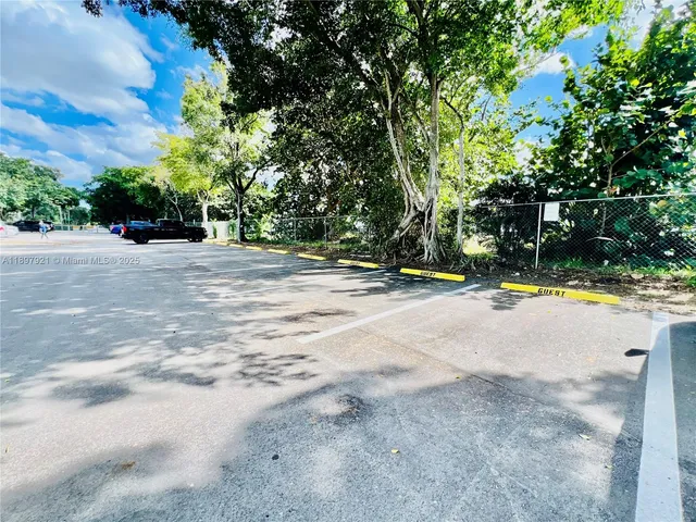 $235,900 | 1021 Mockingbird Lane, Unit 215, Plantation, FL 33324