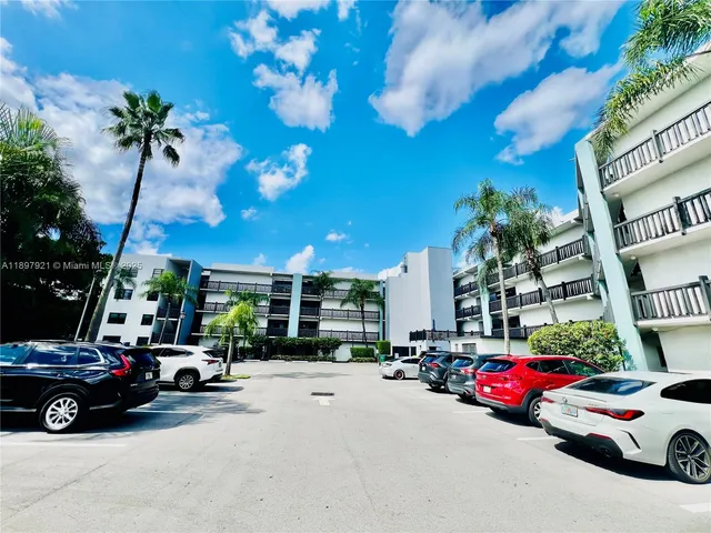 $235,900 | 1021 Mockingbird Lane, Unit 215, Plantation, FL 33324