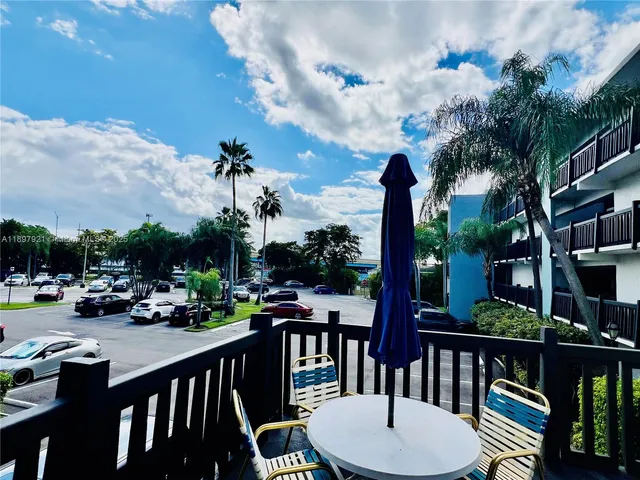 $235,900 | 1021 Mockingbird Lane, Unit 215, Plantation, FL 33324