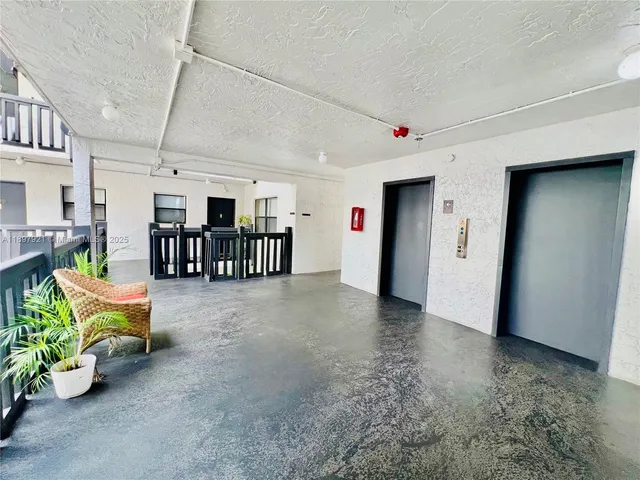 $235,900 | 1021 Mockingbird Lane, Unit 215, Plantation, FL 33324