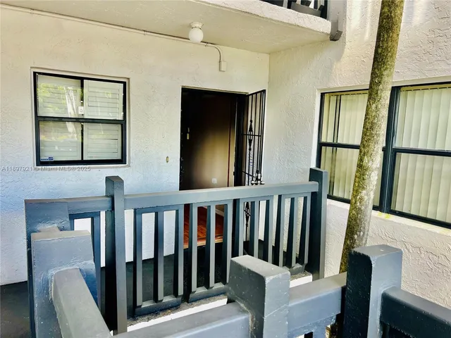 $235,900 | 1021 Mockingbird Lane, Unit 215, Plantation, FL 33324