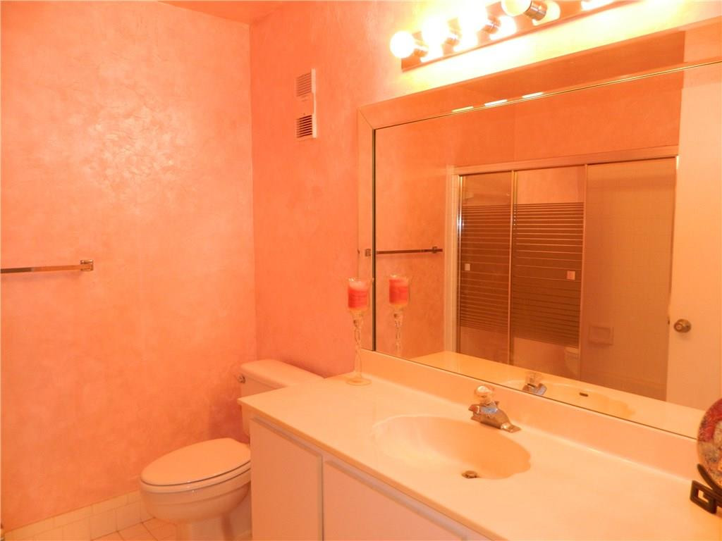 8131 Songbird Terrace, Unit B Boca Raton, FL 33496 - Photo 15 of 18 Guest Bath