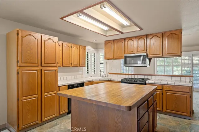 a view of a livingroom with a ceiling fan and window