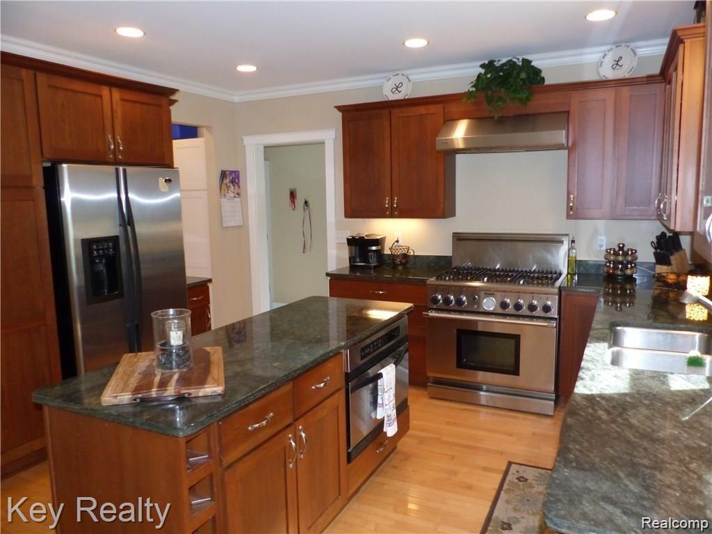 521 West Washington Street Howell, MI 48843 - Photo 6 of 34