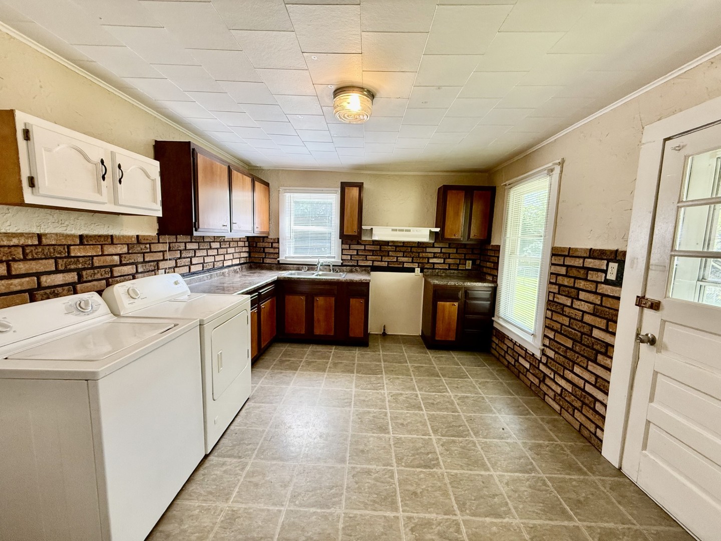 302 South Walnut Street Kewanee, IL 61443 - Photo 7 of 19