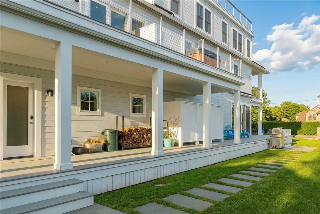 592 Tuckerman Avenue Middletown, RI 02842 - Photo 45 of 50 Side deck.