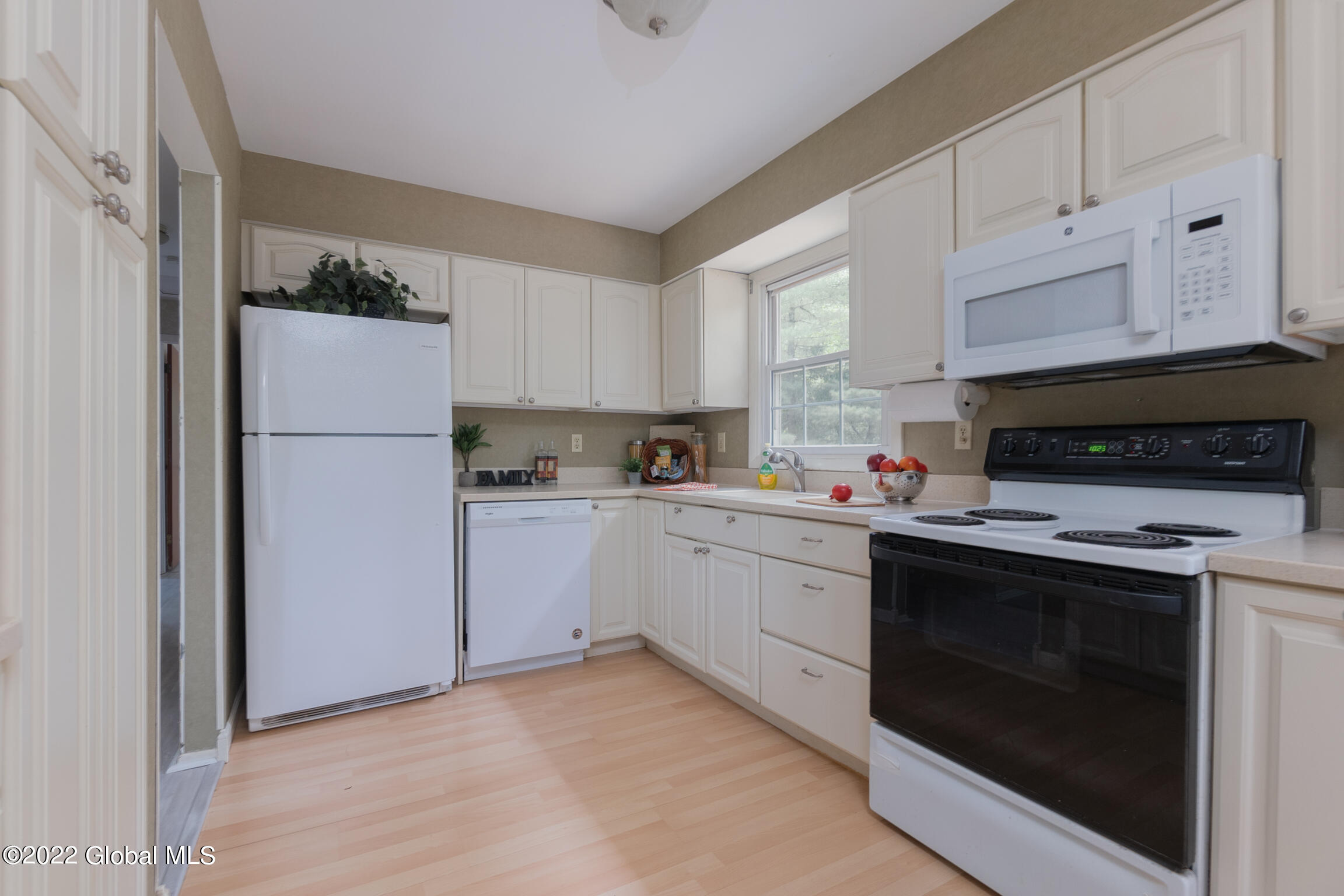 18 Haystack Road Clifton Park, NY 12065 - Photo 11 of 28 18 Haystack Rd Clifton Park NY mls-14