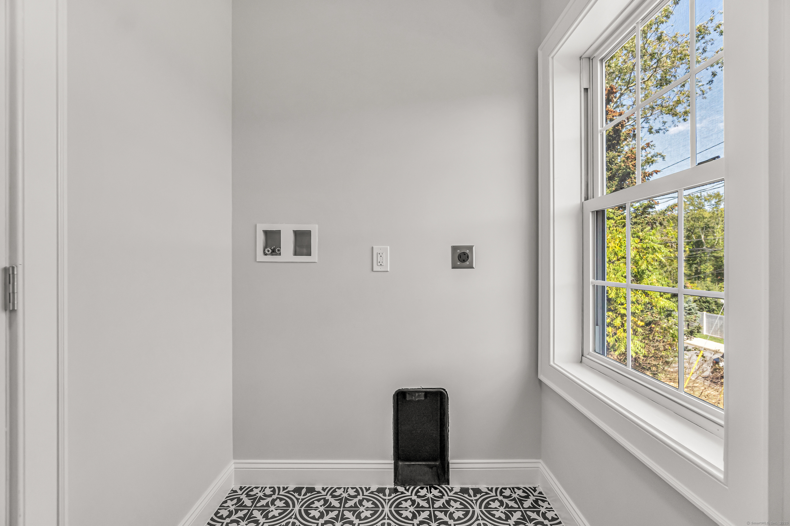 153 Pease Avenue Fairfield, CT 06890 - Photo 29 of 40