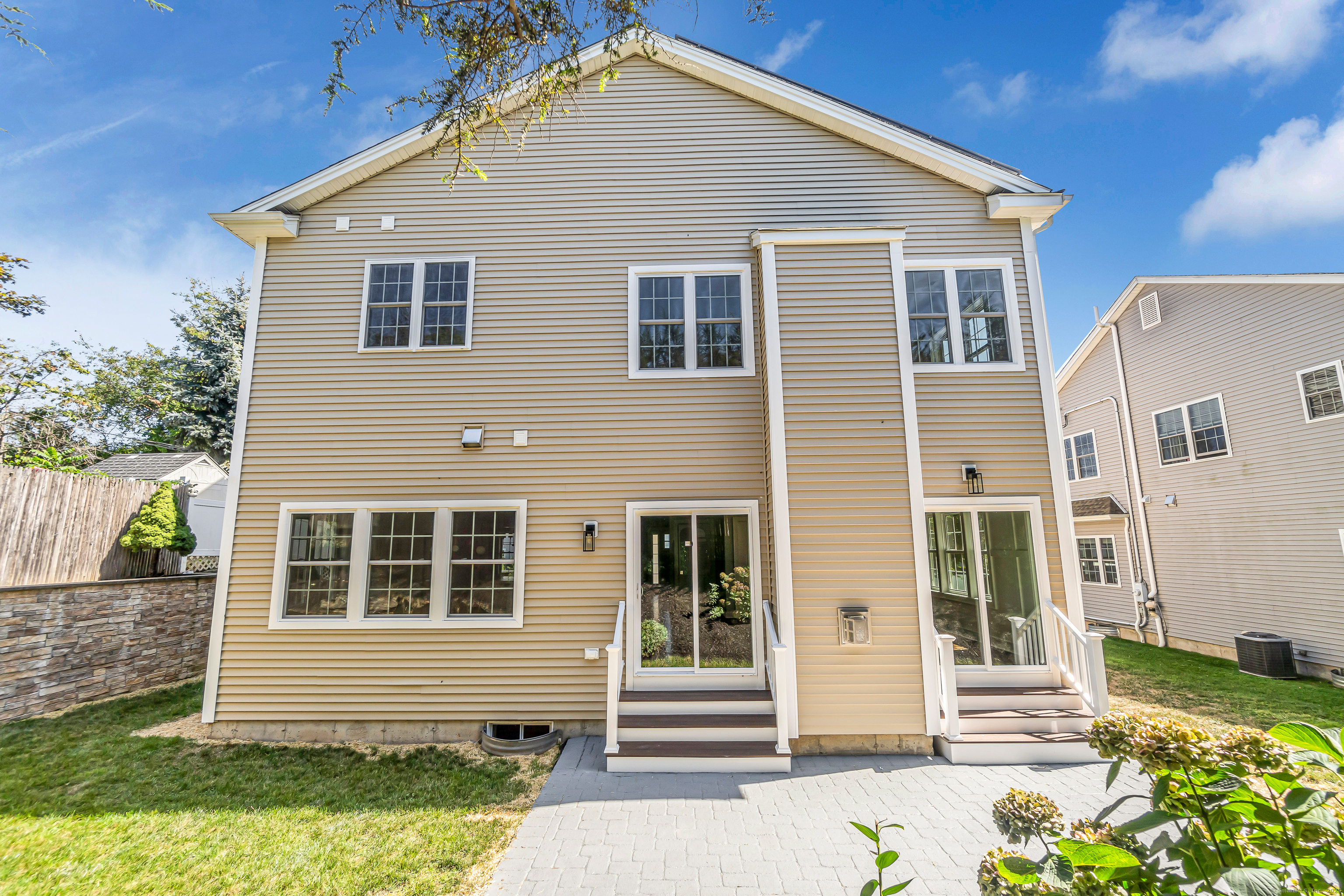 153 Pease Avenue Fairfield, CT 06890 - Photo 35 of 40