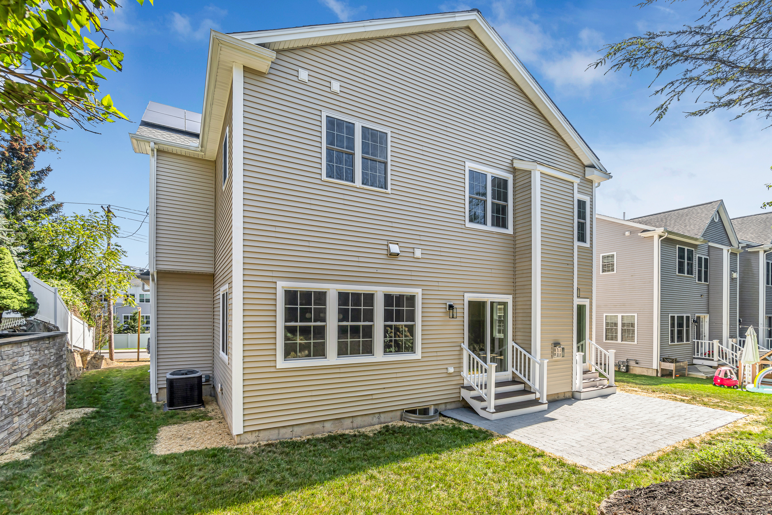 153 Pease Avenue Fairfield, CT 06890 - Photo 36 of 40