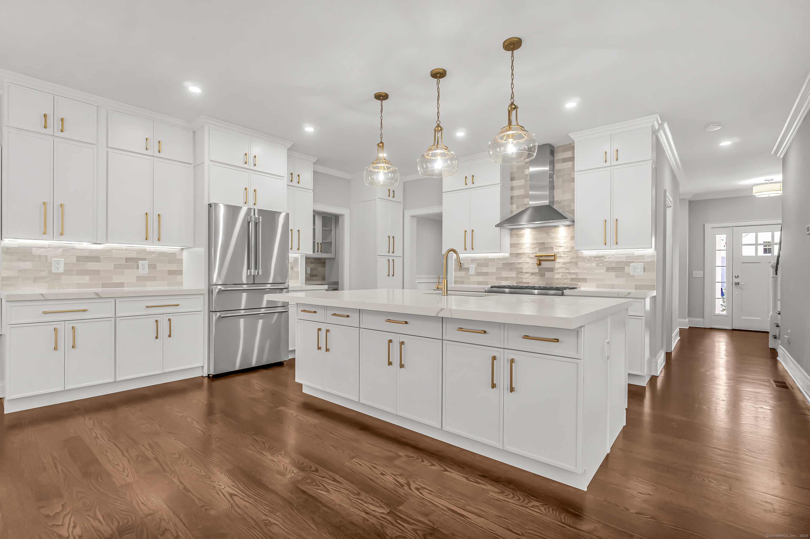 153 Pease Avenue Fairfield, CT 06890 - Photo 7 of 40