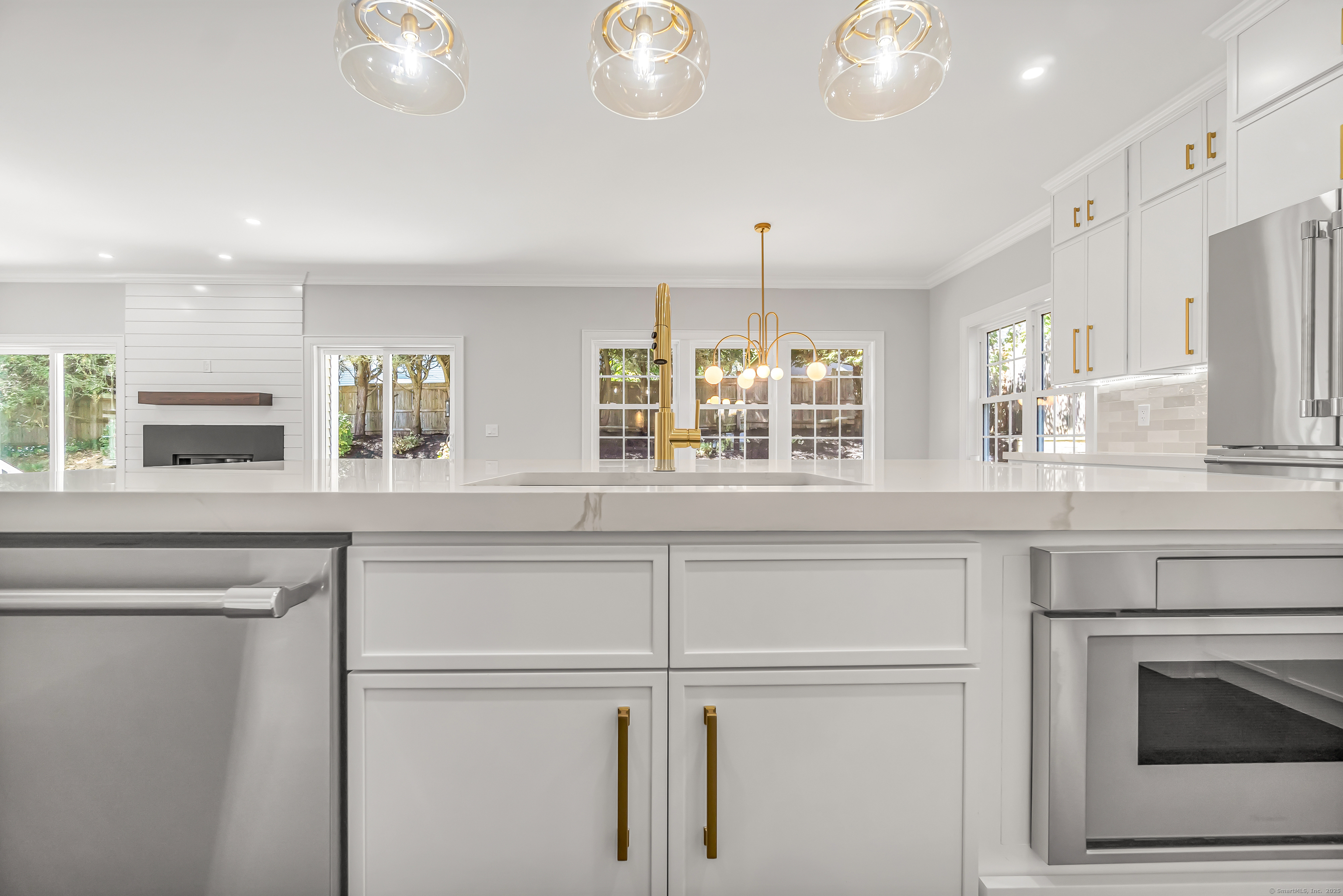 153 Pease Avenue Fairfield, CT 06890 - Photo 8 of 40