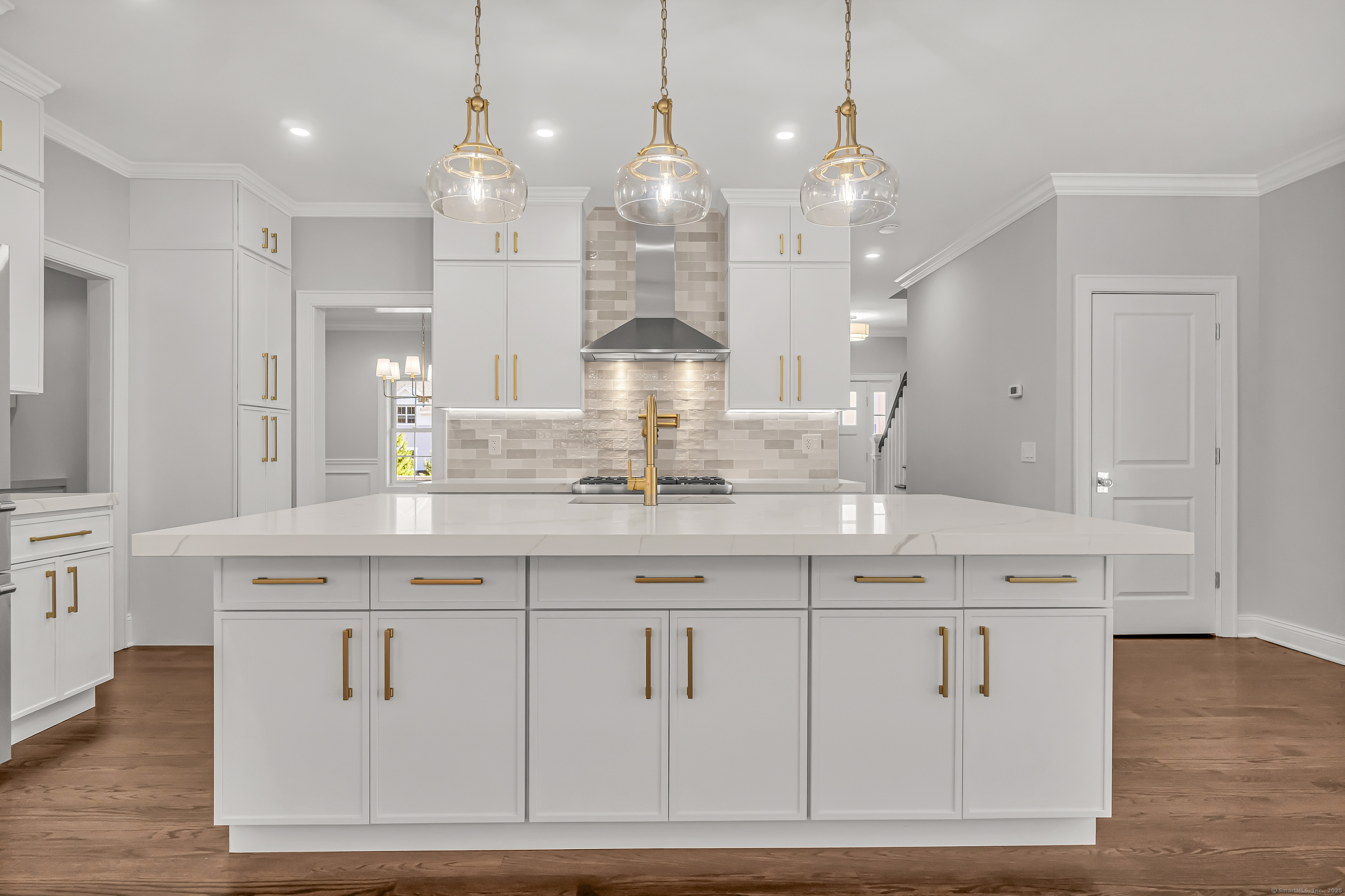 153 Pease Avenue Fairfield, CT 06890 - Photo 9 of 40