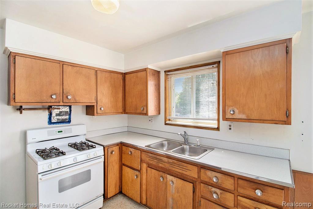 17962 Airport Road Fraser, MI 48026 - Photo 15 of 24 Gallery Image 15