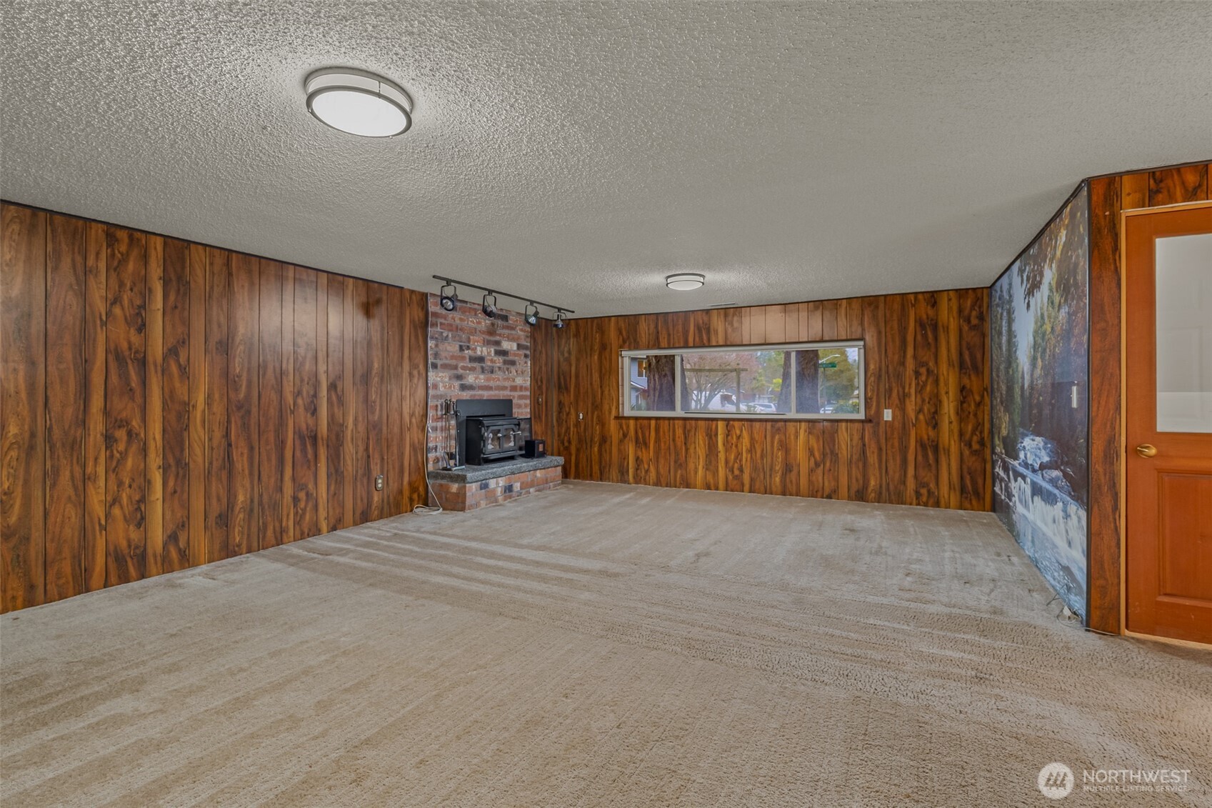 2207 Bremerton Avenue Northeast Renton, WA 98059 - Photo 25 of 40 a view of an empty room with a cabinet and workspace