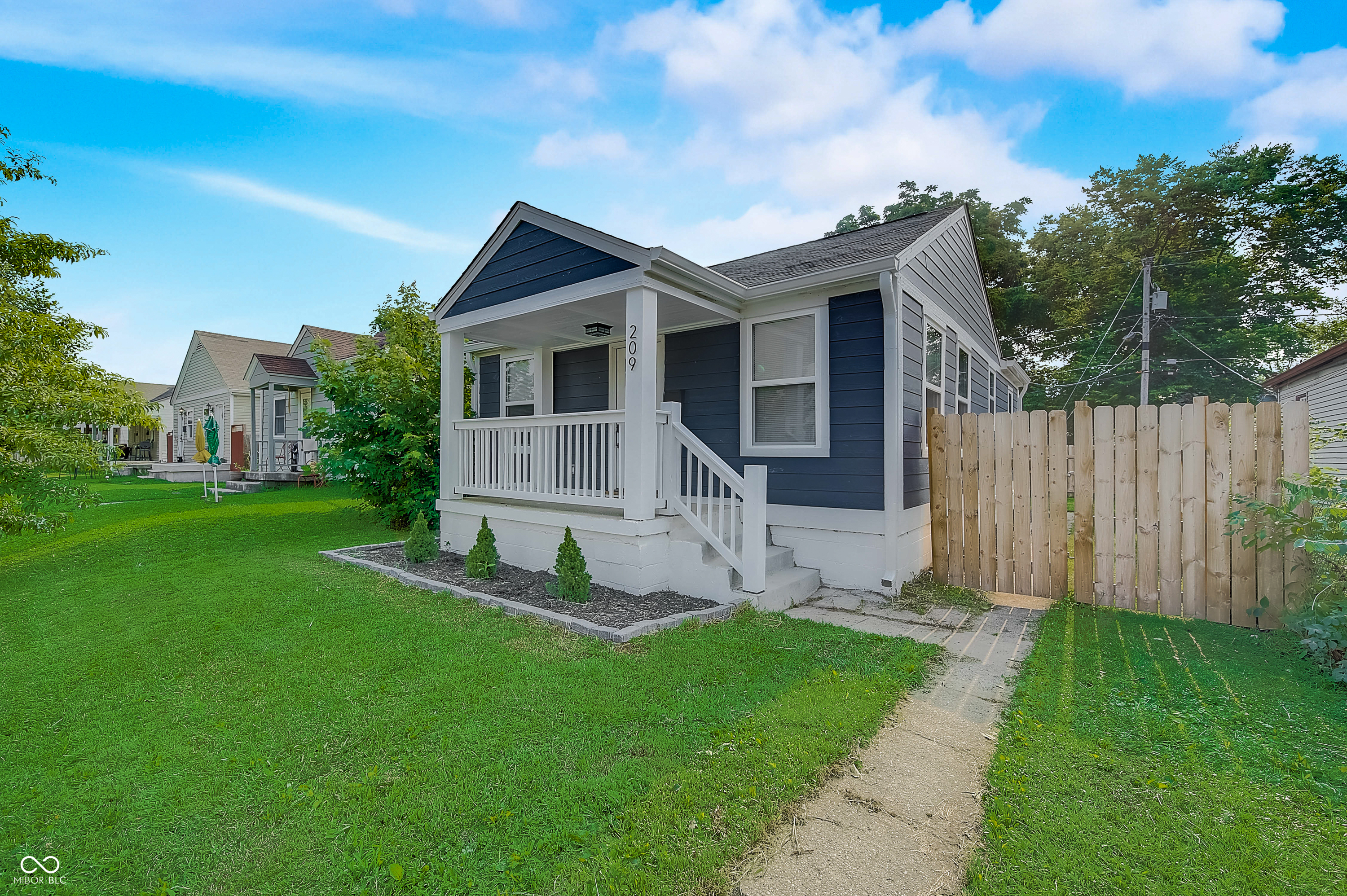 209 North Forest Ave  