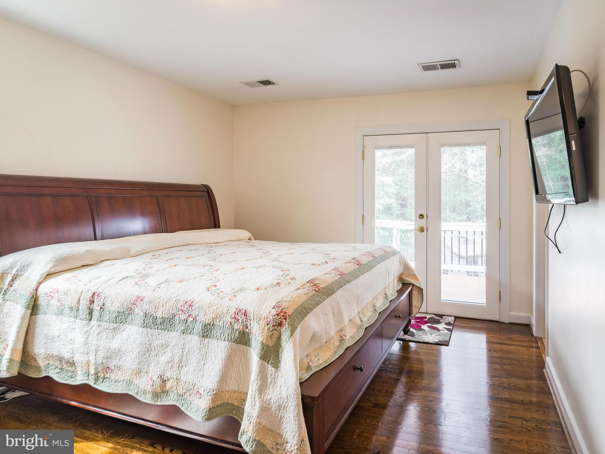 1118 Springvale Road Great Falls, VA 22066 - Photo 16 of 30 Bedroom (Master)