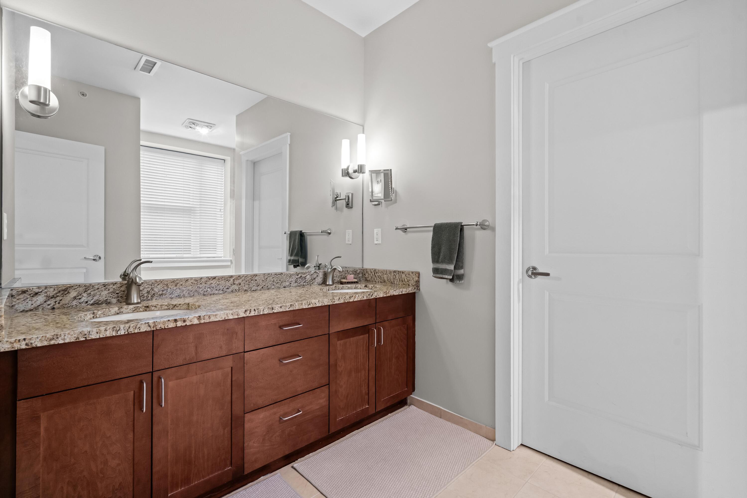 27 Library Street Northeast, Unit 202 Grand Rapids, MI 49503 - Photo 24 of 44 Primary Bathroom