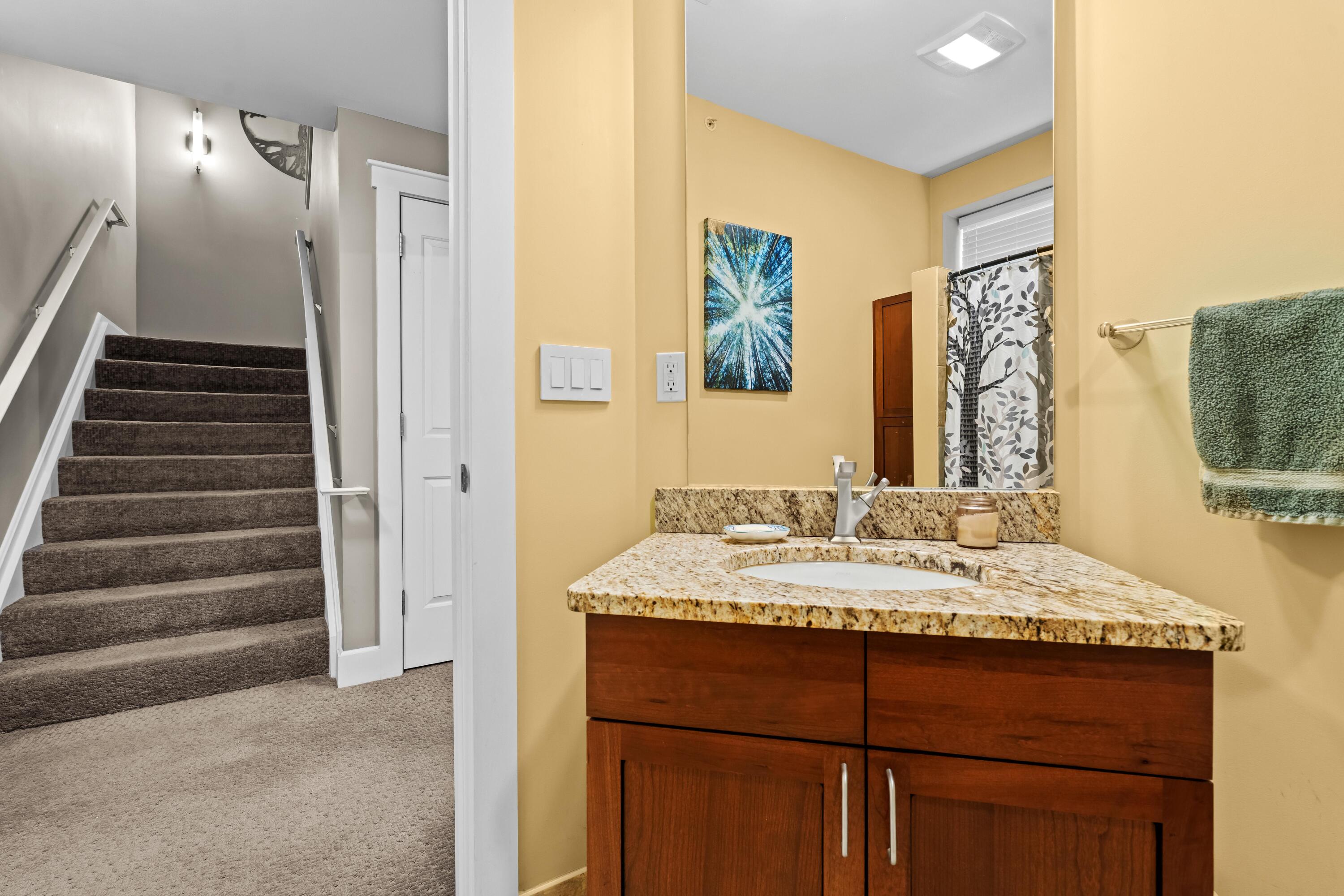 27 Library Street Northeast, Unit 202 Grand Rapids, MI 49503 - Photo 33 of 44 Bathroom