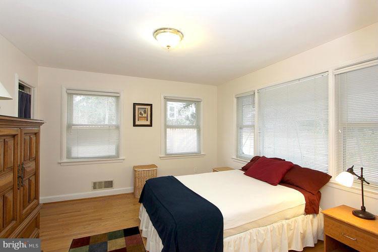 3229 Park View Road Chevy Chase, MD 20815 - Photo 23 of 29 Bedroom #4 (on left wing)