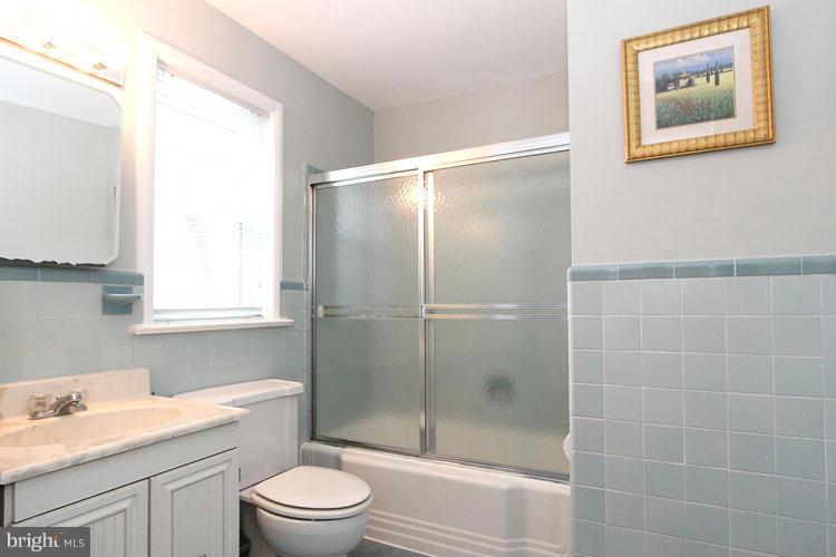3229 Park View Road Chevy Chase, MD 20815 - Photo 24 of 29 Hall Bath