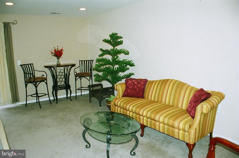 100 Cross Keys Road, Unit R100B Baltimore, MD 21210 - Photo 2 of 7 Living Room