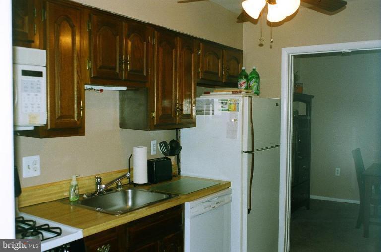 100 Cross Keys Road, Unit R100B Baltimore, MD 21210 - Photo 4 of 7 Kitchen