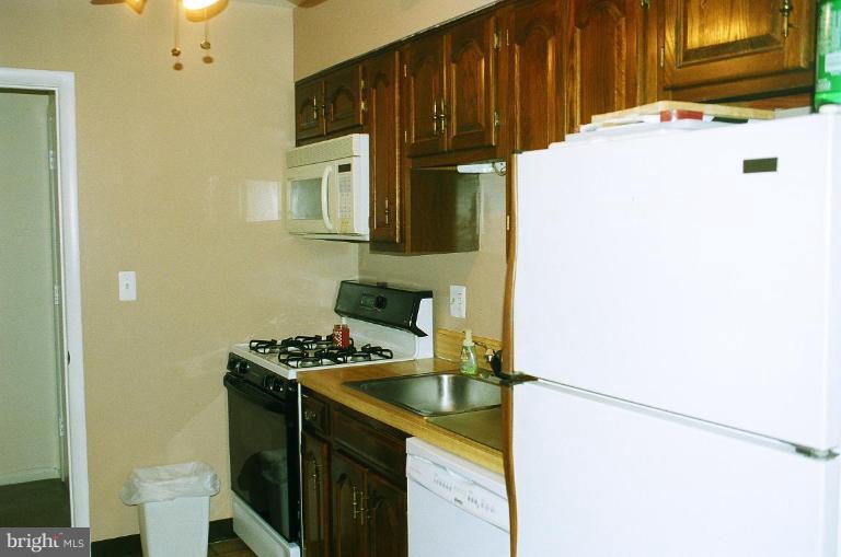 100 Cross Keys Road, Unit R100B Baltimore, MD 21210 - Photo 5 of 7 Kitchen #2